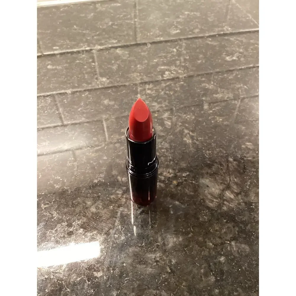 Mac Love Me Lipstick Full 0.1 Oz/3g‎ 423 E for effortless makeup